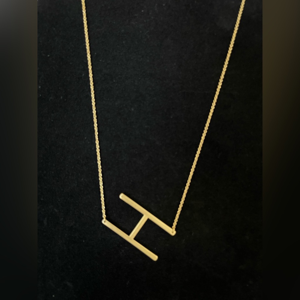 Elegant Gold Letter H Necklace